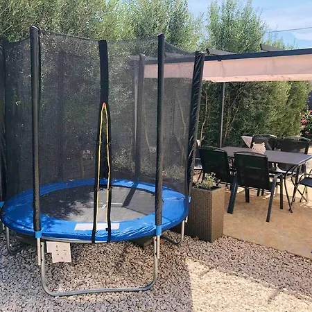Modern Apt. With Whirlpool, Pool, Netflix & Bbq